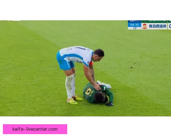 奥格斯堡球员迈克尔·格雷戈里奇体育精神感动全场主动告知裁判无犯规